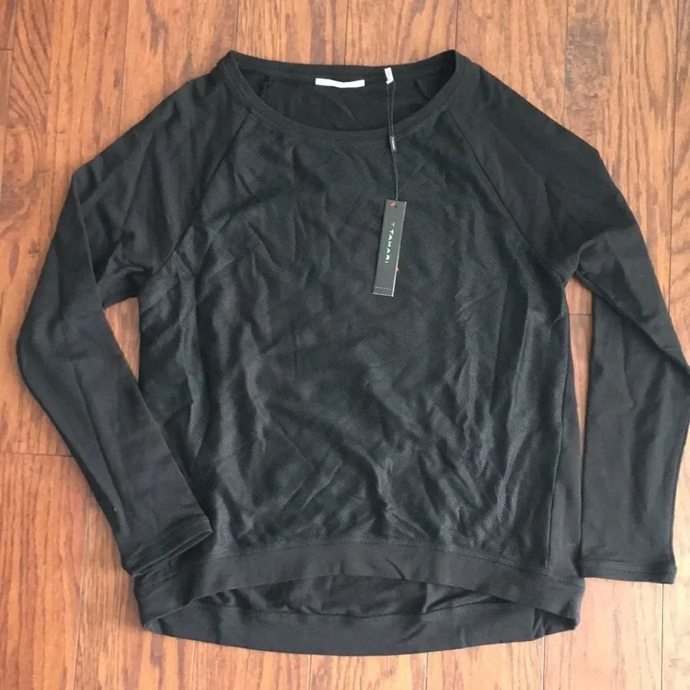 NWT T Tahari Theola knit crew neck. Medium